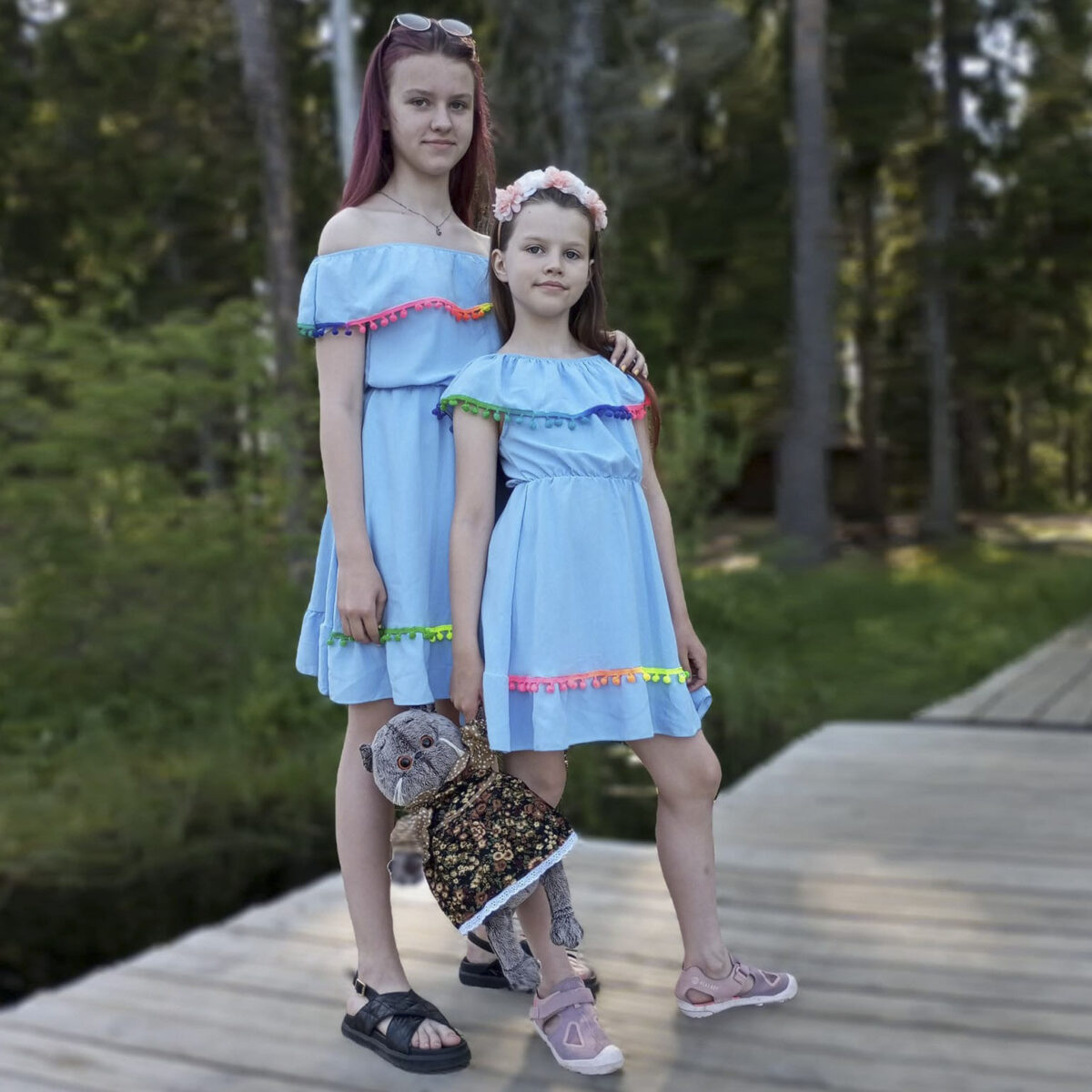 light-blue-dress-with-colored-inserts Helesinine kleit värviliste vahetükkidega - Image 1