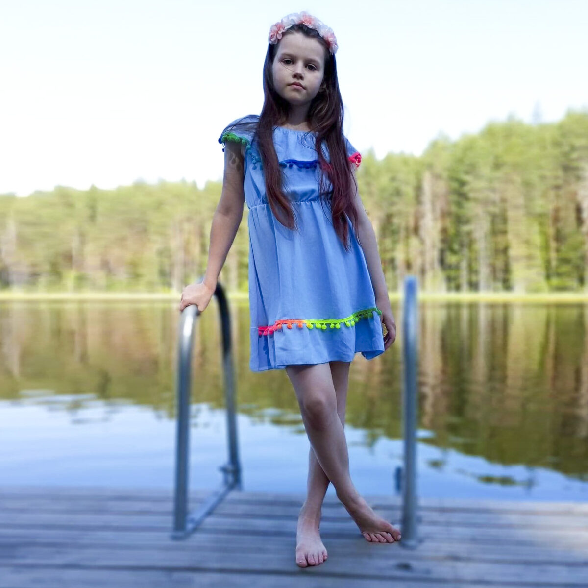 light-blue-dress-with-colored-inserts-2 Helesinine kleit värviliste vahetükkidega - Image 2