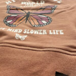 Komplekt roosa liblikastrükiga T-särk+püksid - Image 4