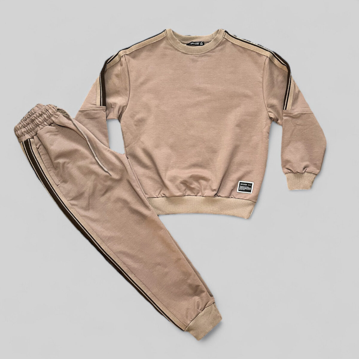 Komplekt dressipluusi + beežid püksid - Image 1